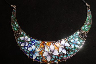 Гривна «Цветение». Нейзильбер, перегородчатая эмаль, 2014 год.